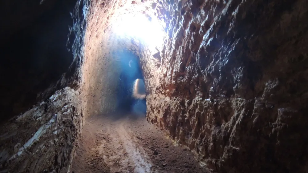 Kon Tum: Phát hiện hầm vàng “khủng” trong vườn chanh dây ảnh 3