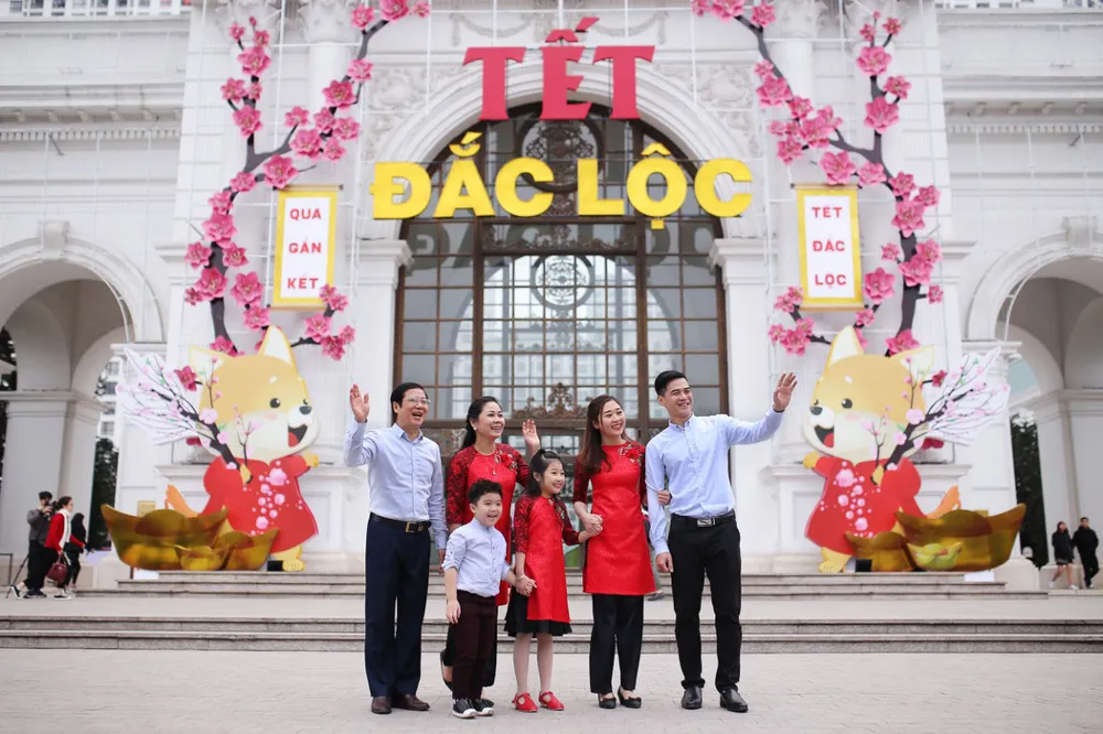 Vui tết gắn kết, sắm quà đắc lộc tại Vincom ảnh 1