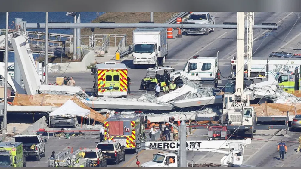 Sập cầu ở Florida, ít nhất 4 người thiệt mạng ảnh 14