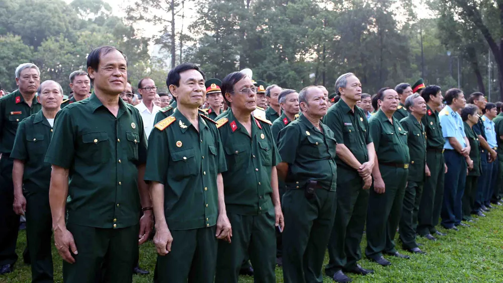 Đông đảo các tầng lớp nhân dân đưa tiễn nguyên Thủ tướng Phan Văn Khải ảnh 17