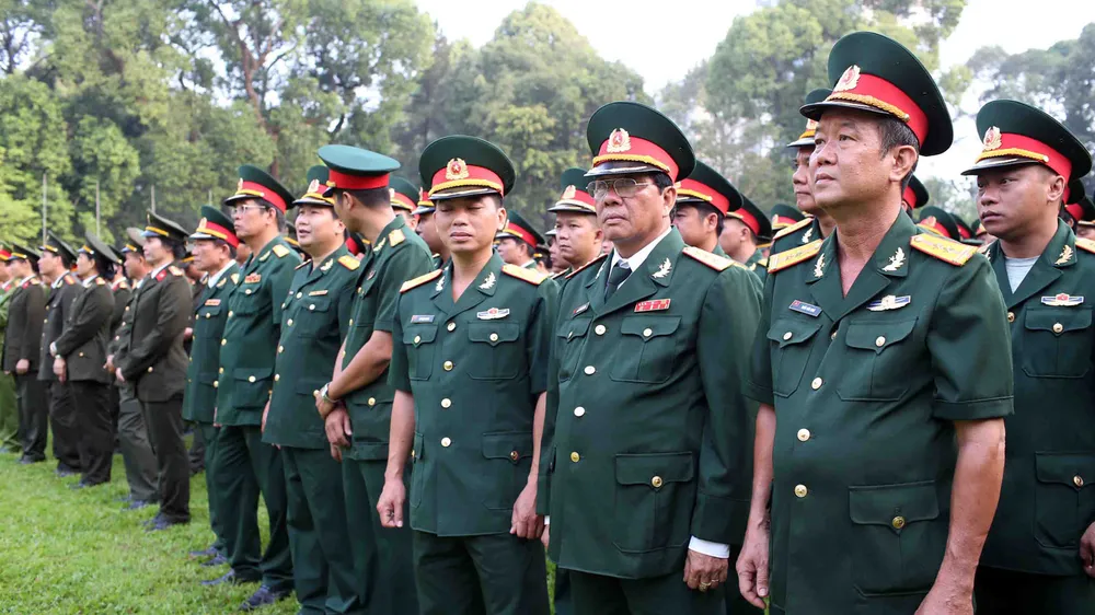 Đông đảo các tầng lớp nhân dân đưa tiễn nguyên Thủ tướng Phan Văn Khải ảnh 16