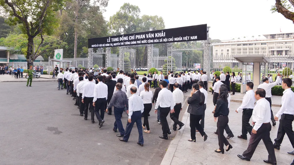 Đông đảo các tầng lớp nhân dân đưa tiễn nguyên Thủ tướng Phan Văn Khải ảnh 3