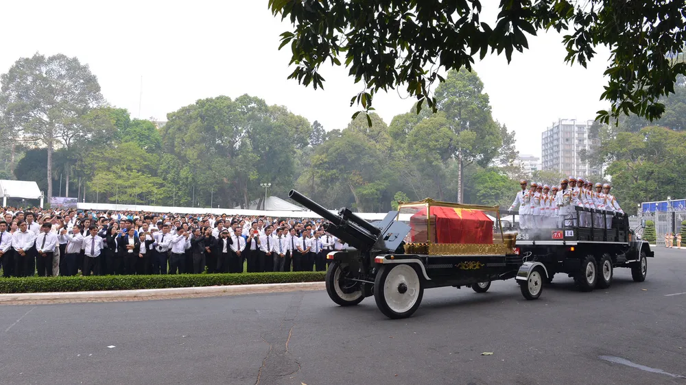 Đông đảo các tầng lớp nhân dân đưa tiễn nguyên Thủ tướng Phan Văn Khải ảnh 9