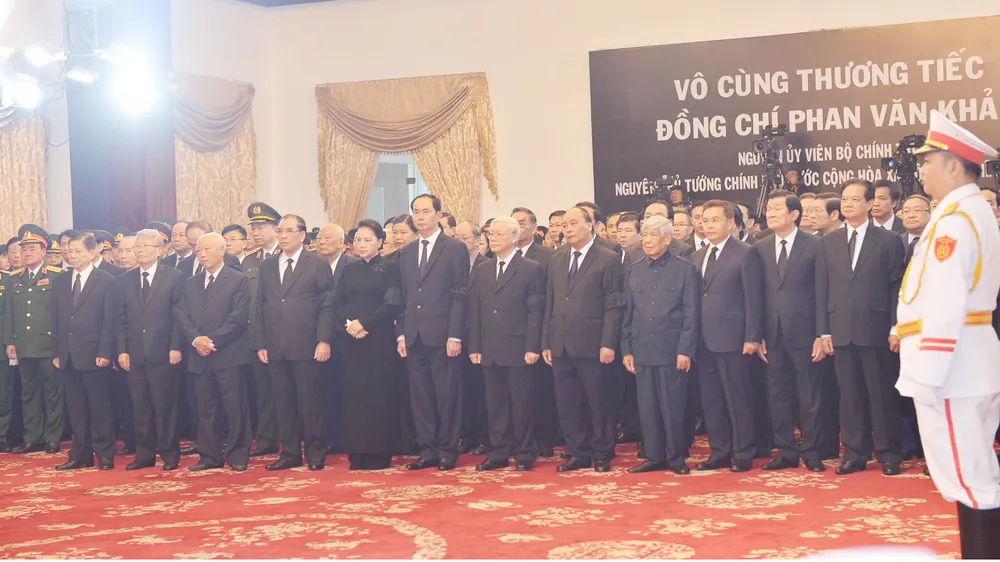 Đông đảo các tầng lớp nhân dân đưa tiễn nguyên Thủ tướng Phan Văn Khải ảnh 5