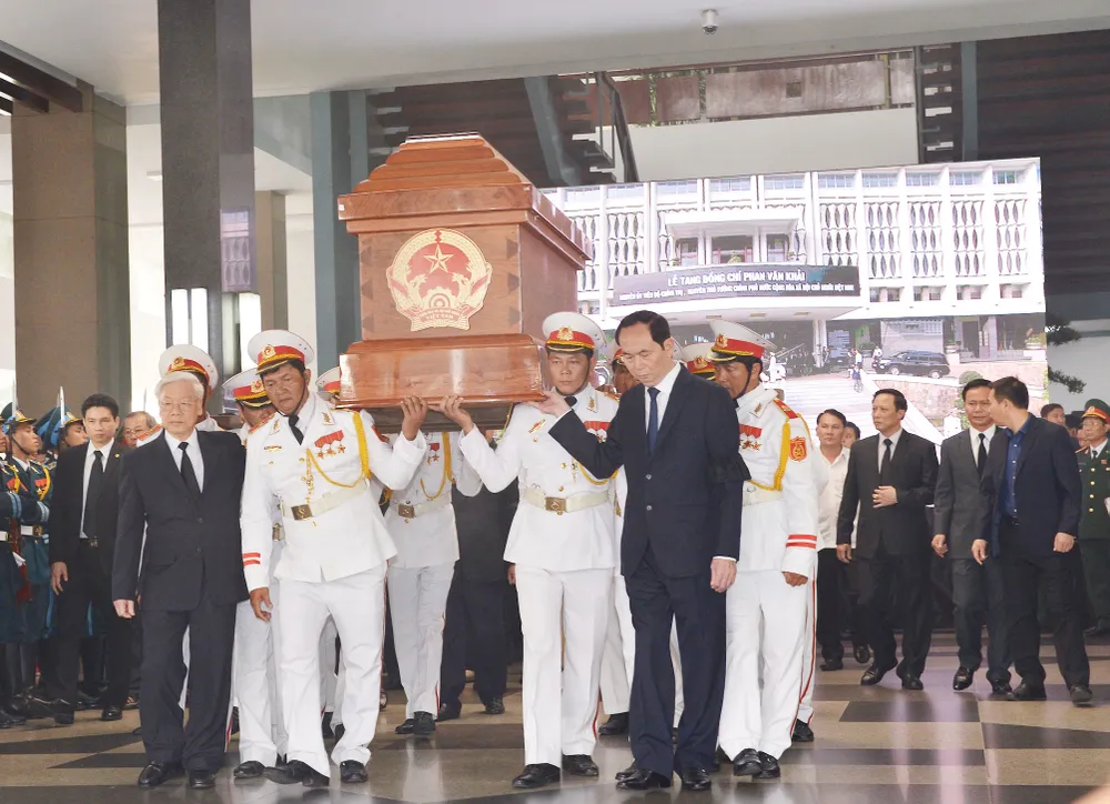 Đông đảo các tầng lớp nhân dân đưa tiễn nguyên Thủ tướng Phan Văn Khải ảnh 8