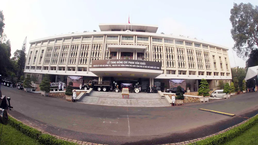 Đông đảo các tầng lớp nhân dân đưa tiễn nguyên Thủ tướng Phan Văn Khải ảnh 11