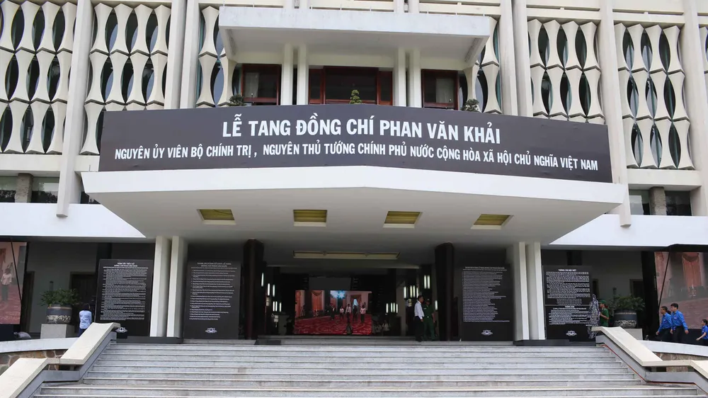 Đông đảo các tầng lớp nhân dân đưa tiễn nguyên Thủ tướng Phan Văn Khải ảnh 10