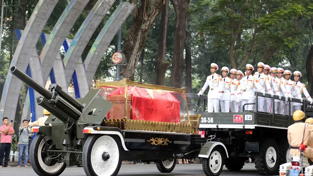 Đông đảo các tầng lớp nhân dân đưa tiễn nguyên Thủ tướng Phan Văn Khải ảnh 33