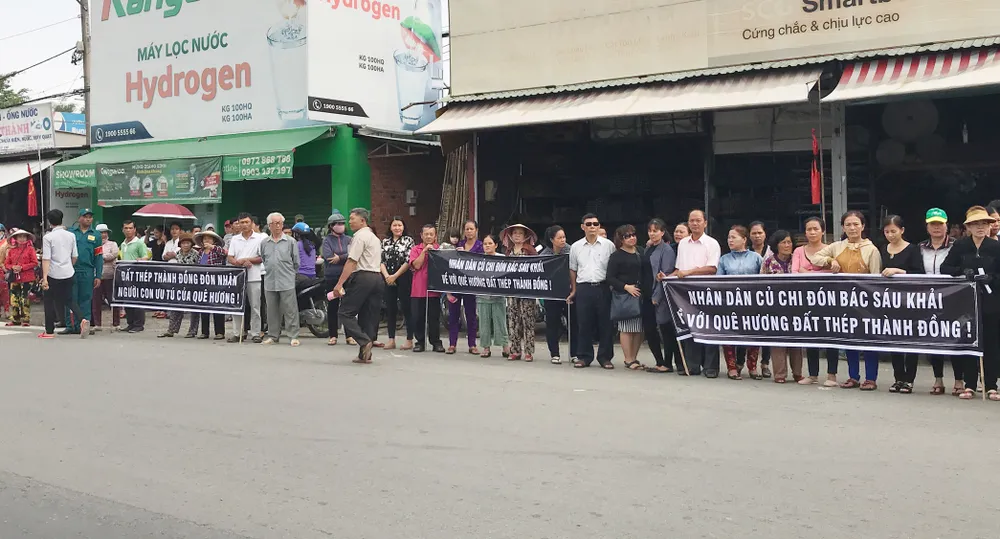 Đông đảo các tầng lớp nhân dân đưa tiễn nguyên Thủ tướng Phan Văn Khải ảnh 38