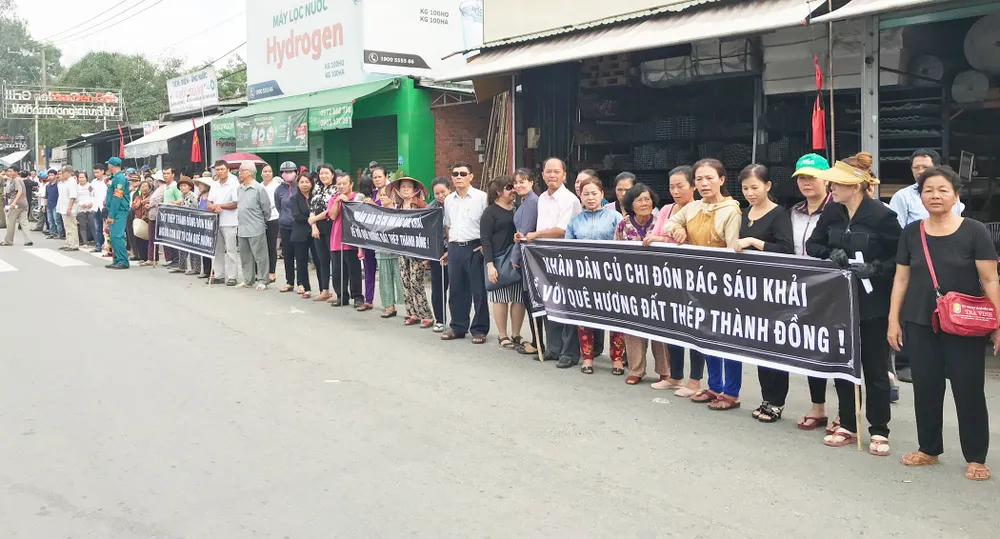 Đông đảo các tầng lớp nhân dân đưa tiễn nguyên Thủ tướng Phan Văn Khải ảnh 40