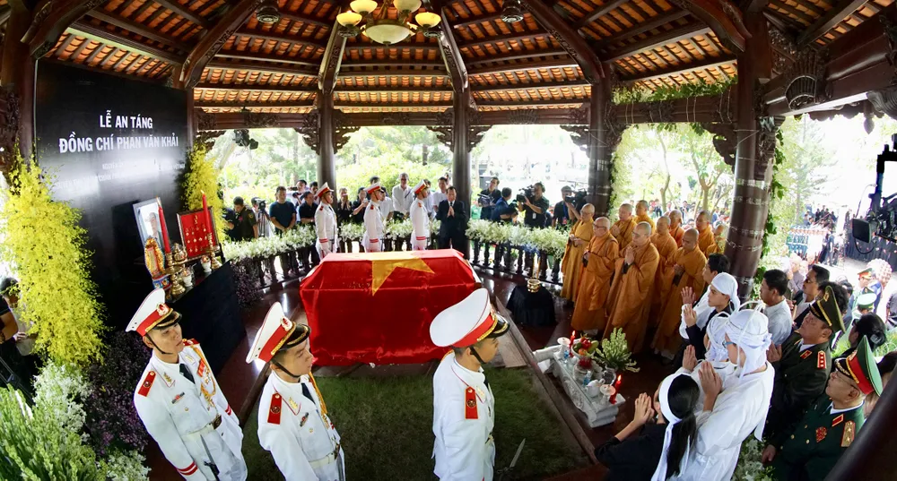 Lễ an táng nguyên Thủ tướng Phan Văn Khải ảnh 12