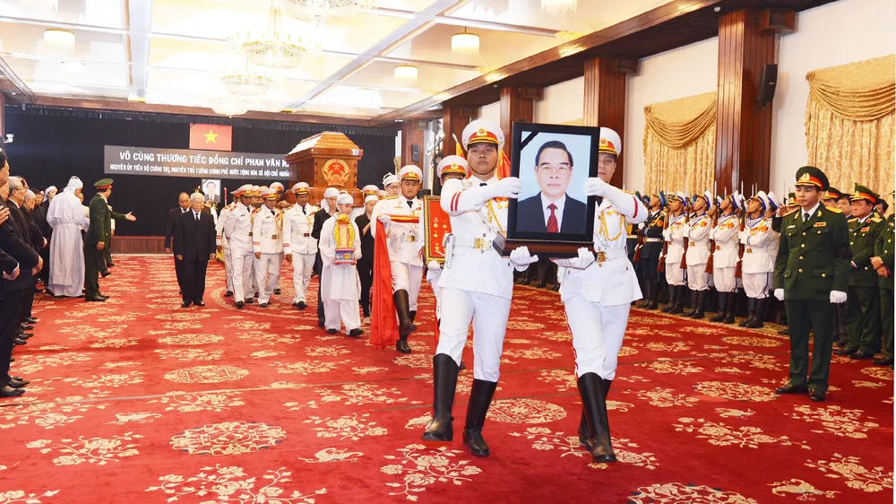 Đông đảo các tầng lớp nhân dân đưa tiễn nguyên Thủ tướng Phan Văn Khải ảnh 7