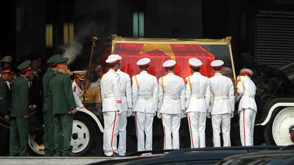 Đông đảo các tầng lớp nhân dân đưa tiễn nguyên Thủ tướng Phan Văn Khải ảnh 23