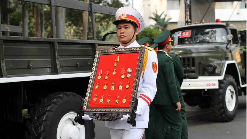 Đông đảo các tầng lớp nhân dân đưa tiễn nguyên Thủ tướng Phan Văn Khải ảnh 31