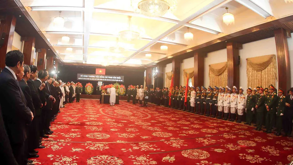 Đông đảo các tầng lớp nhân dân đưa tiễn nguyên Thủ tướng Phan Văn Khải ảnh 36