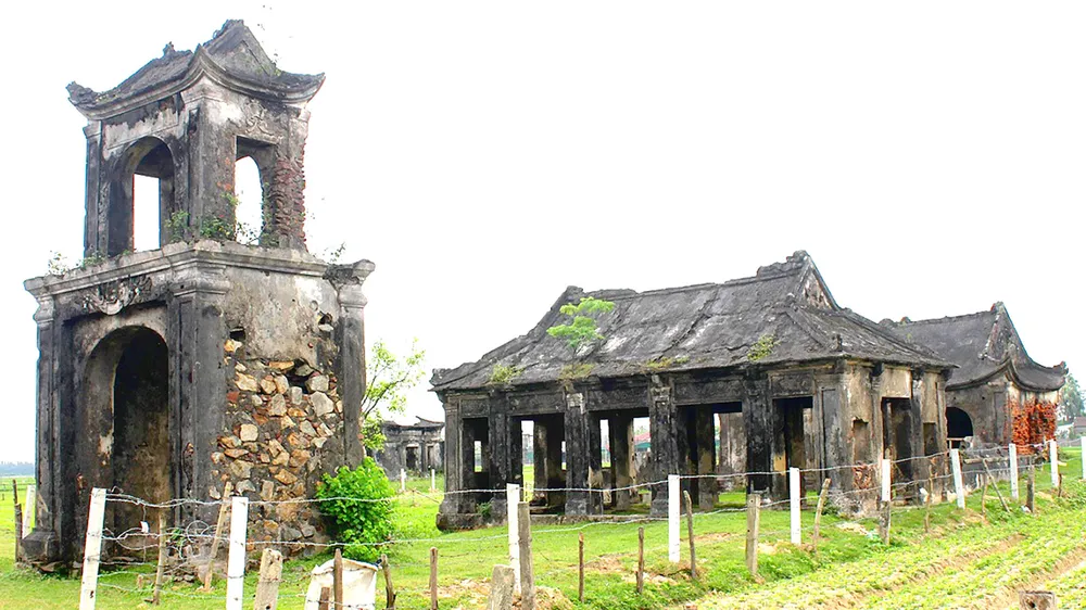 Nguy cơ đền Phú Sơn thành phế tích ảnh 1