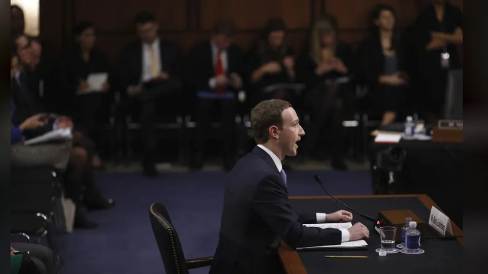 Ông chủ Facebook Mark Zuckerberg khẳng định không từ chức ảnh 2