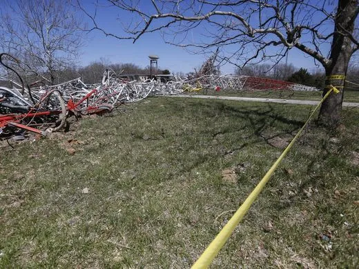 Sập tháp truyền hình ở Mỹ, 6 người thương vong ảnh 14