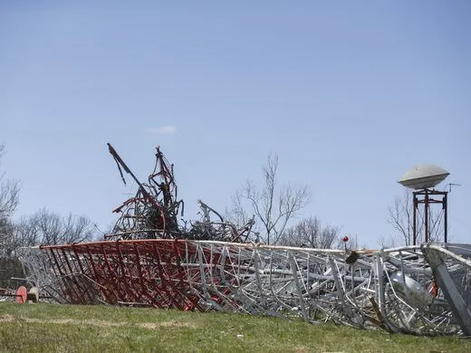 Sập tháp truyền hình ở Mỹ, 6 người thương vong ảnh 16