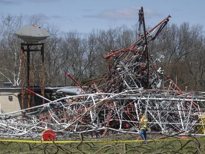 Sập tháp truyền hình ở Mỹ, 6 người thương vong ảnh 19