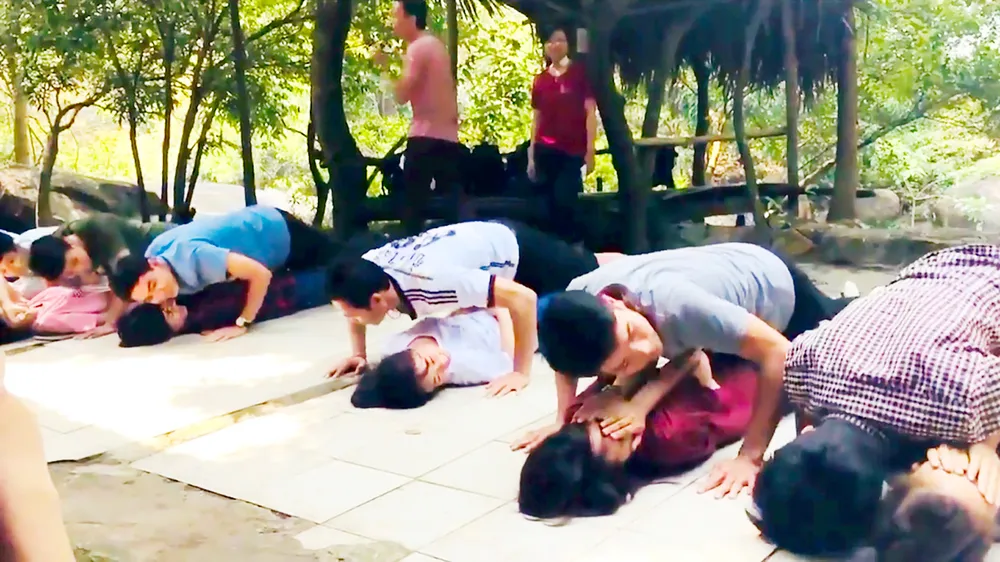 Dù vấp phải nhiều chỉ trích nhưng trò chơi phản cảm vẫn hấp dẫn giới trẻ tham gia