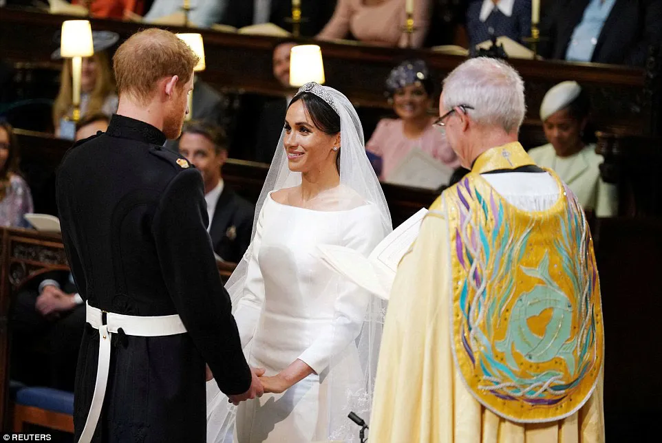Hoàng tử Harry và Meghan Markle chính thức là vợ chồng ảnh 12