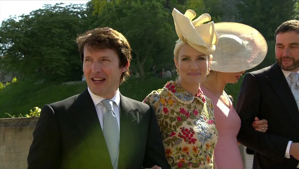 Hoàng tử Harry và Meghan Markle chính thức là vợ chồng ảnh 56