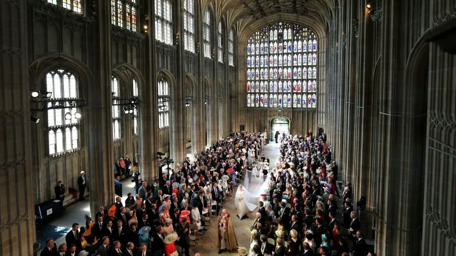 Hoàng tử Harry và Meghan Markle chính thức là vợ chồng ảnh 19