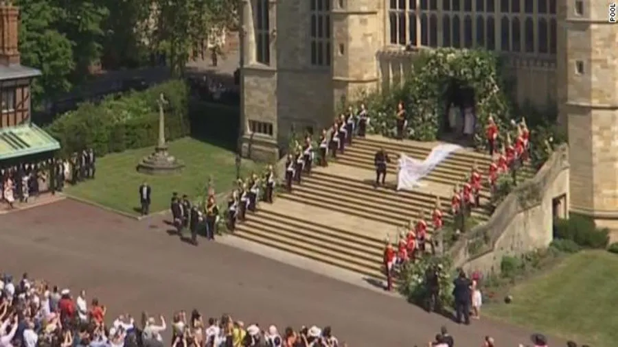 Hoàng tử Harry và Meghan Markle chính thức là vợ chồng ảnh 21