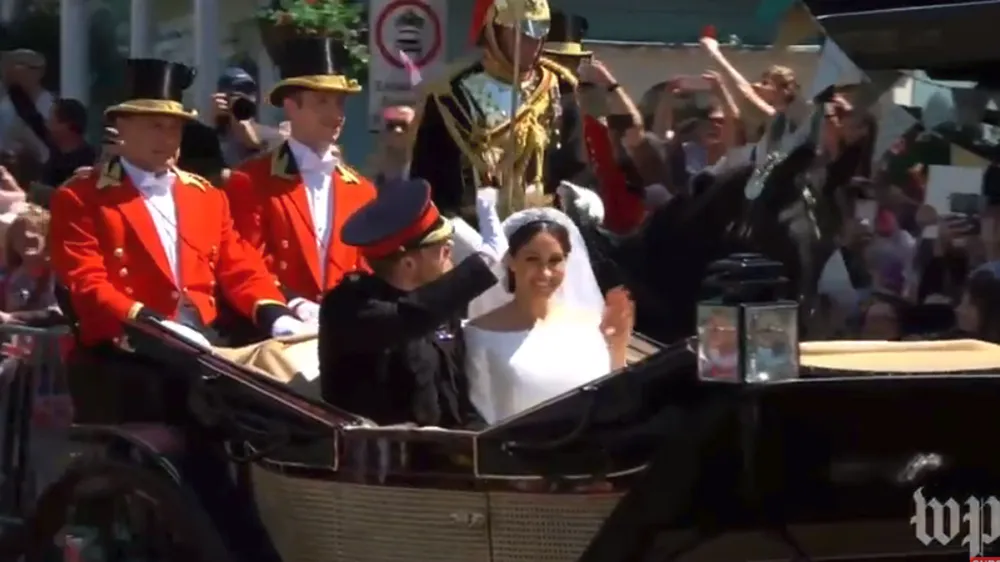 Hoàng tử Harry và Meghan Markle chính thức là vợ chồng ảnh 30