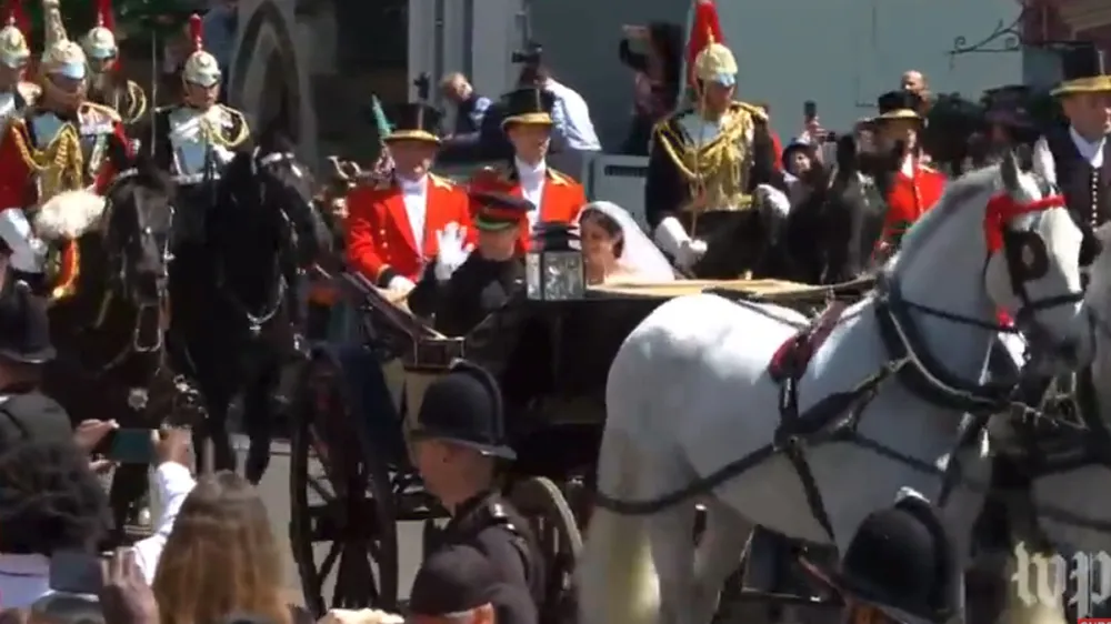 Hoàng tử Harry và Meghan Markle chính thức là vợ chồng ảnh 29