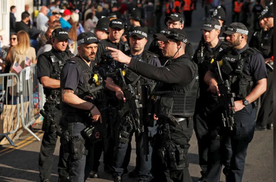 Hoàng tử Harry và Meghan Markle chính thức là vợ chồng ảnh 62