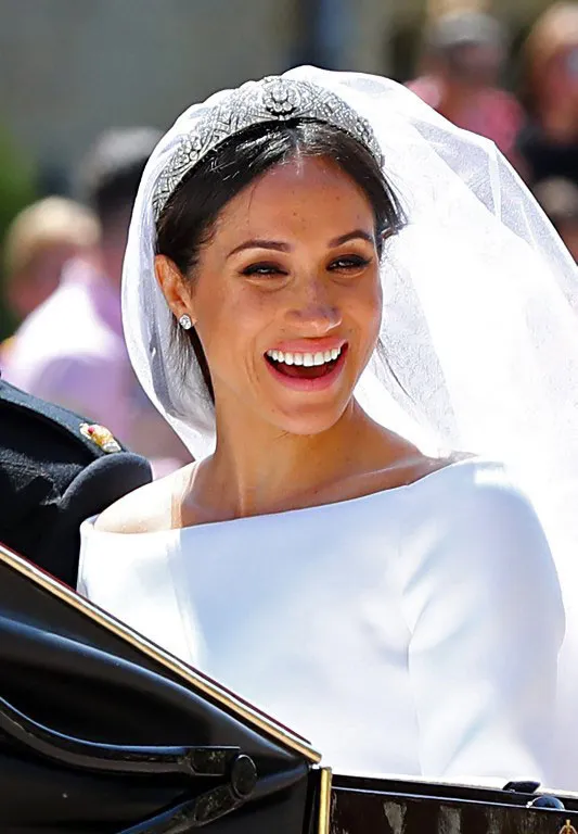 Hoàng tử Harry và Meghan Markle chính thức là vợ chồng ảnh 23