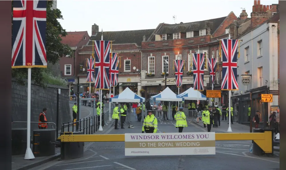 Hoàng tử Harry và Meghan Markle chính thức là vợ chồng ảnh 63