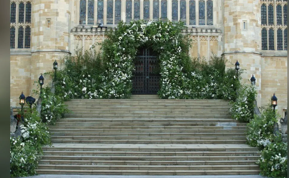 Hoàng tử Harry và Meghan Markle chính thức là vợ chồng ảnh 37