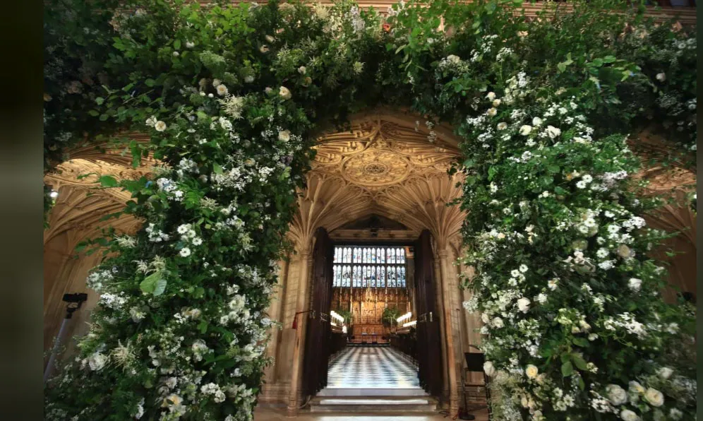 Hoàng tử Harry và Meghan Markle chính thức là vợ chồng ảnh 39