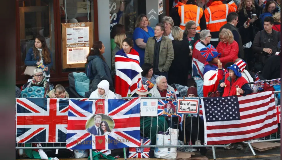 Hoàng tử Harry và Meghan Markle chính thức là vợ chồng ảnh 77