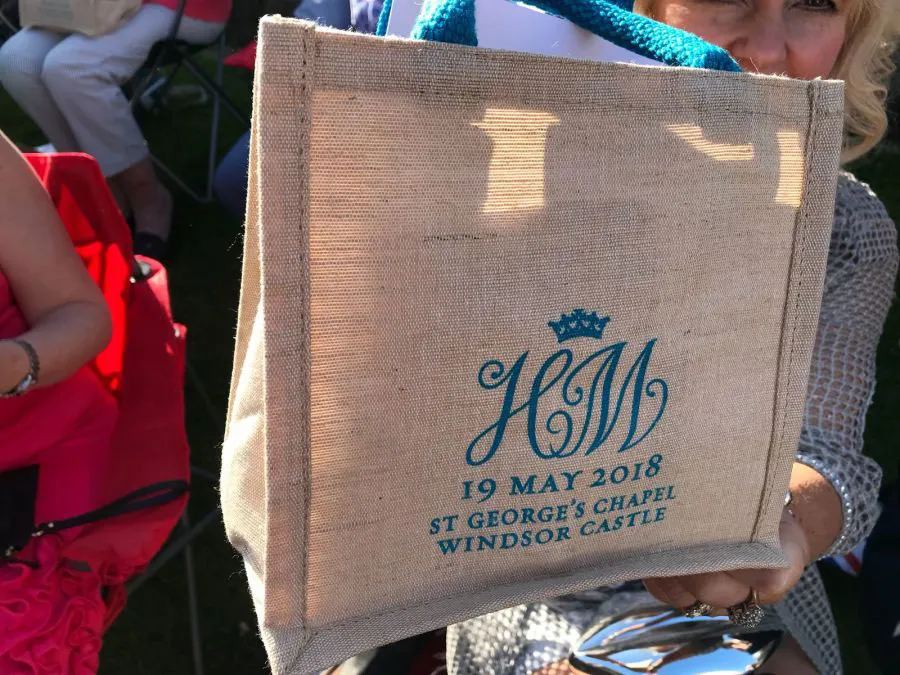 Hoàng tử Harry và Meghan Markle chính thức là vợ chồng ảnh 79