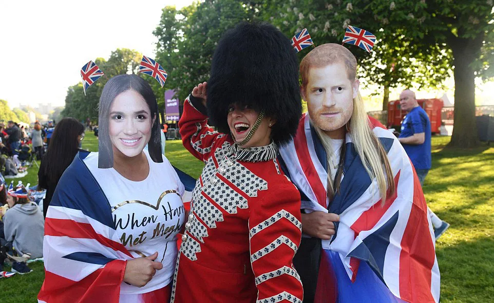 Hoàng tử Harry và Meghan Markle chính thức là vợ chồng ảnh 86