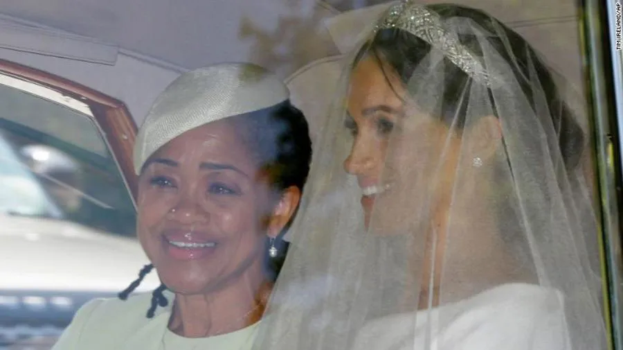 Hoàng tử Harry và Meghan Markle chính thức là vợ chồng ảnh 33