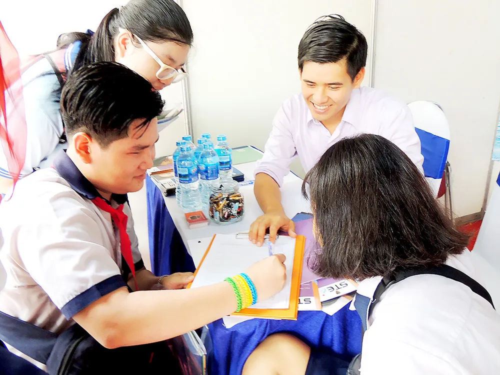 Tìm hiểu du học: Tỉnh táo để không “tiền mất tật mang” ảnh 1