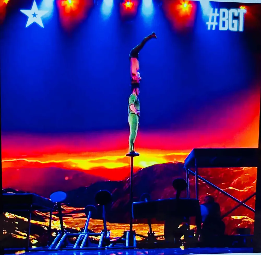 Quốc Cơ - Quốc Nghiệp làm khán giả thót tim tại chung kết Britain's Got Talent 2018 ảnh 2