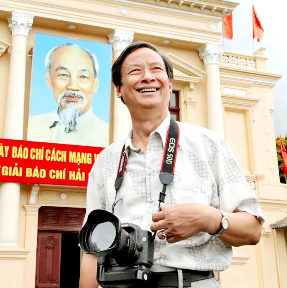 Anh lại trở về với ngọn bút tiền phương ảnh 1