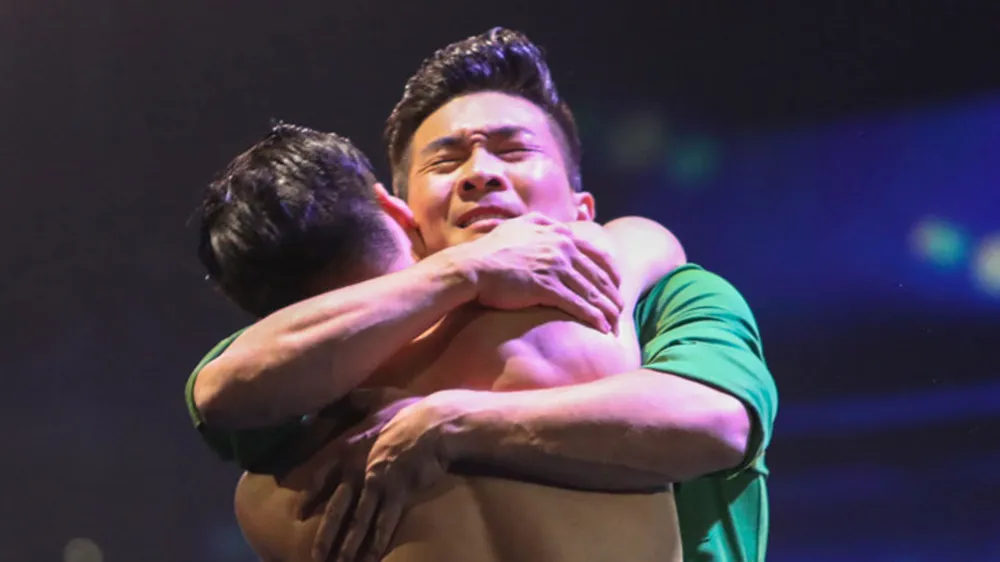 Quốc Cơ - Quốc Nghiệp làm khán giả thót tim tại chung kết Britain's Got Talent 2018 ảnh 10