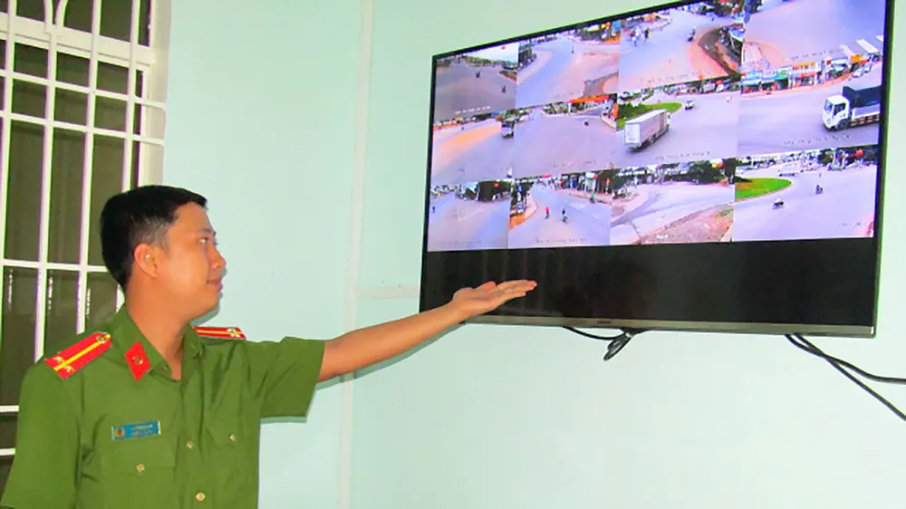 Phòng theo dõi hình ảnh từ camera luôn có cán bộ trực  để phát hiện và xử lý tình huống