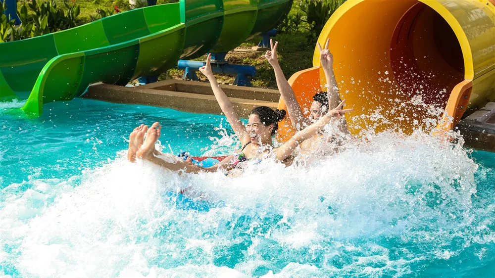 Giải trí trên núi, quậy tung với nước, về Hạ Long là có cả mùa hè ảnh 10