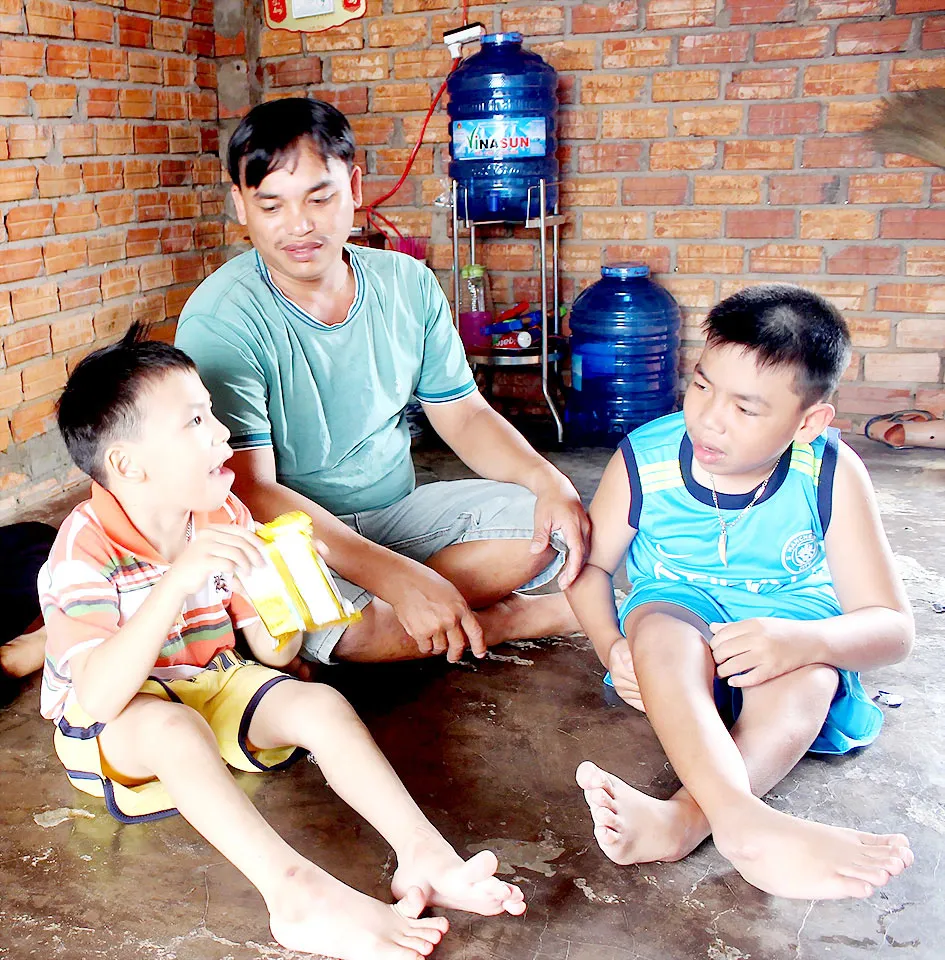 Cả nhà bệnh nặng ảnh 1