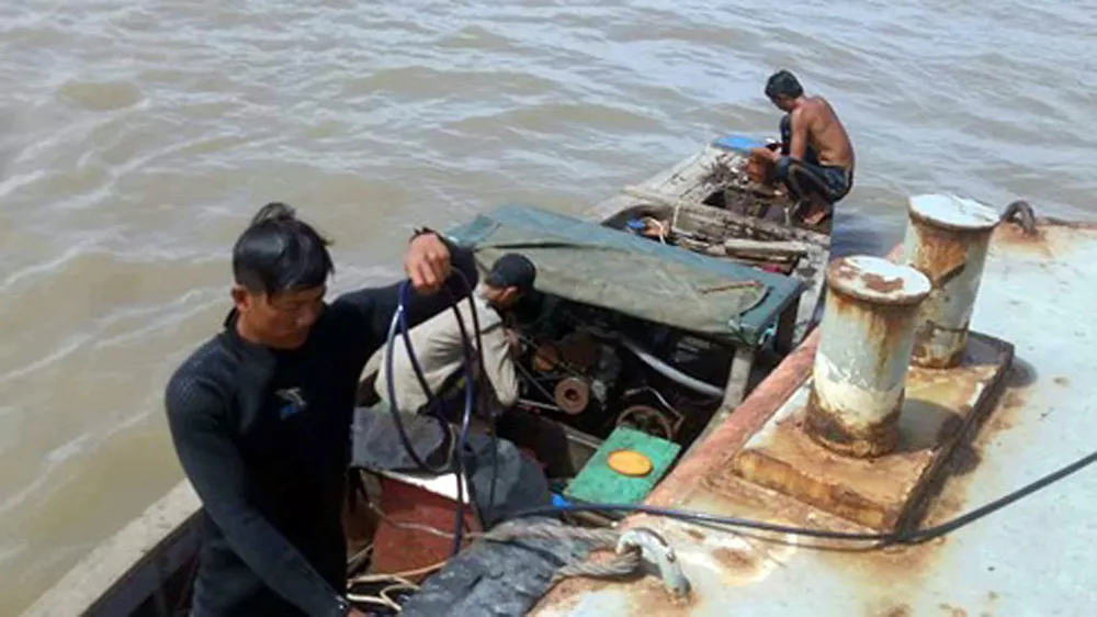 Lực lượng chức năng vẫn đang tích cực tìm hai người bị mất tích. Nguồn: VOV