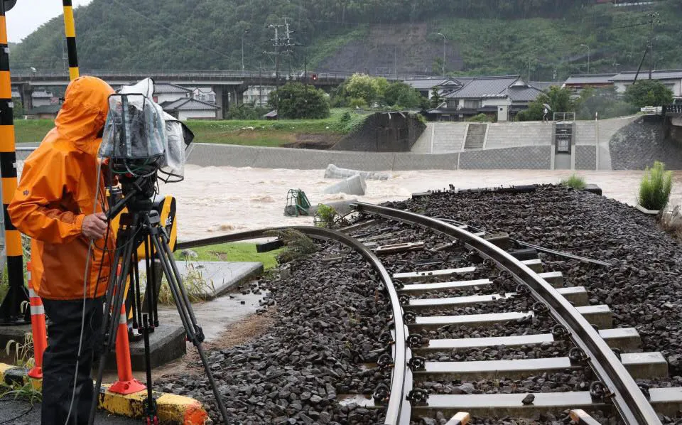 Hơn 100 người chết và mất tích trong đợt mưa lớn kỷ lục tại Nhật ảnh 9