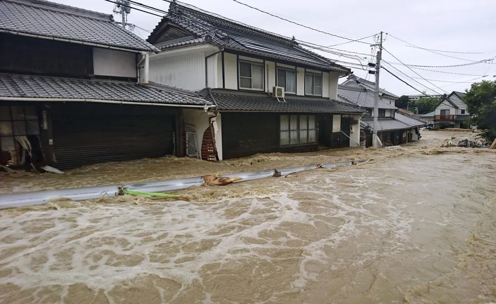 Hơn 100 người chết và mất tích trong đợt mưa lớn kỷ lục tại Nhật ảnh 19